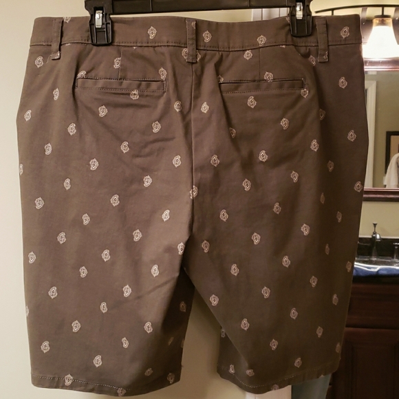 Shorts - Picture 2 of 7
